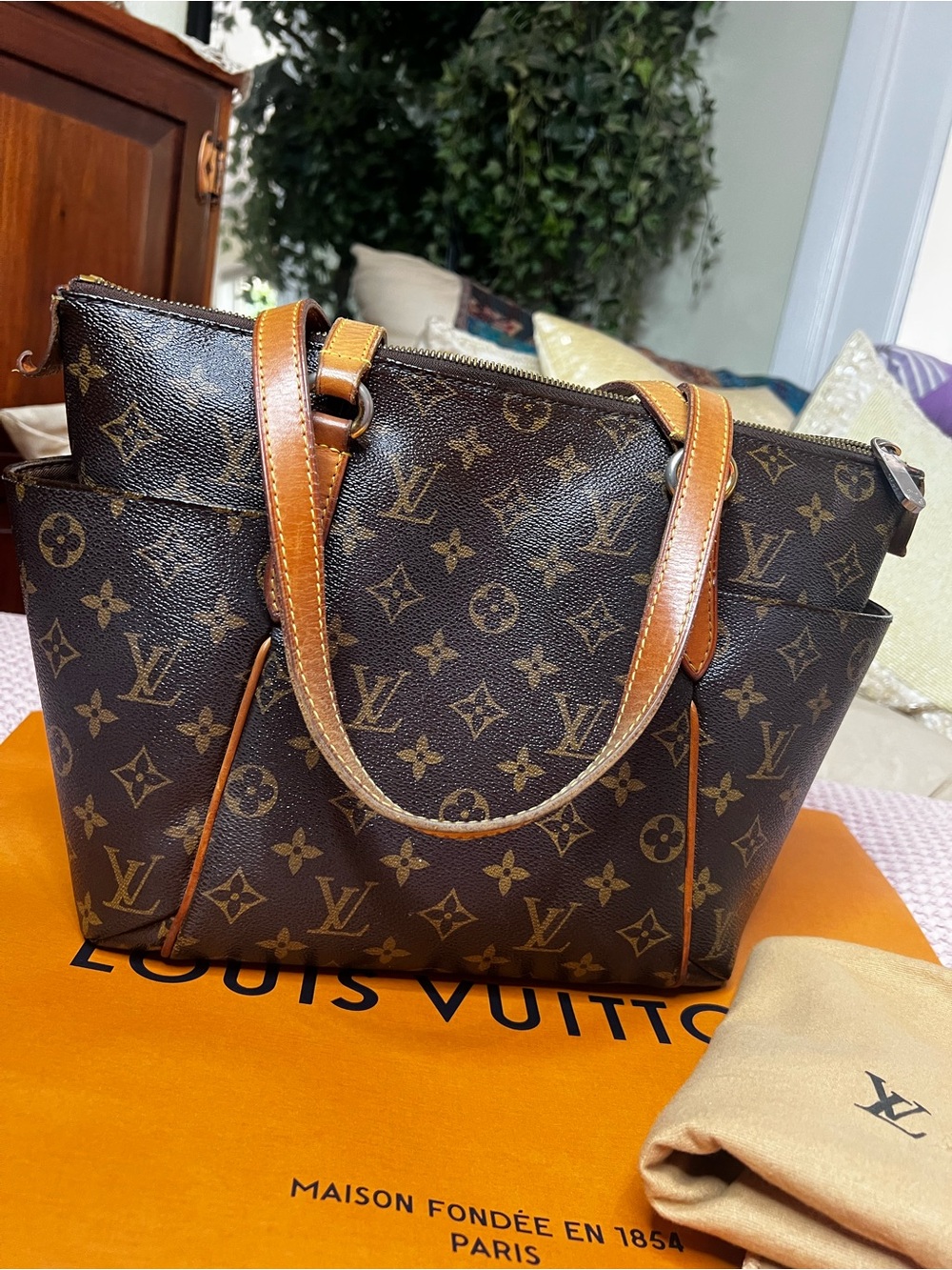 Louis Vuitton Totally PM Monogram Tote Shoulder Bag | Dust Bag Included - Picture 3 of 17